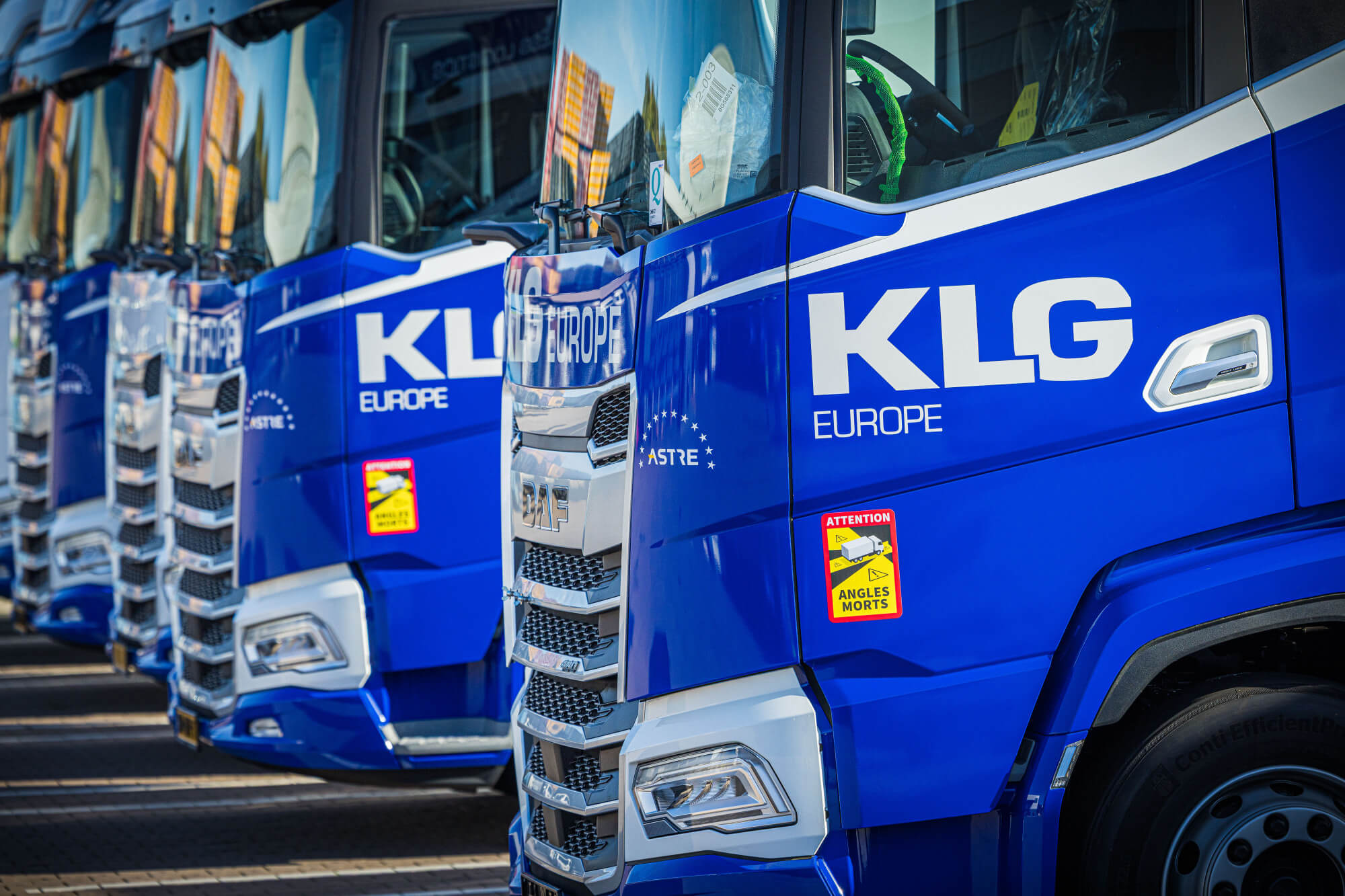 klg251104-4520